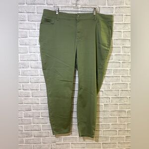 D/C Jeans women’s, olive green, denim, size 24, pockets,